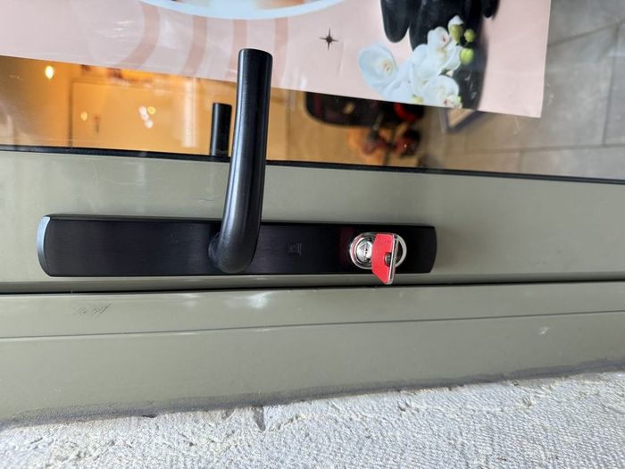 Menuiserie aluminium de commerce — BMS Service, serrurier en Gironde